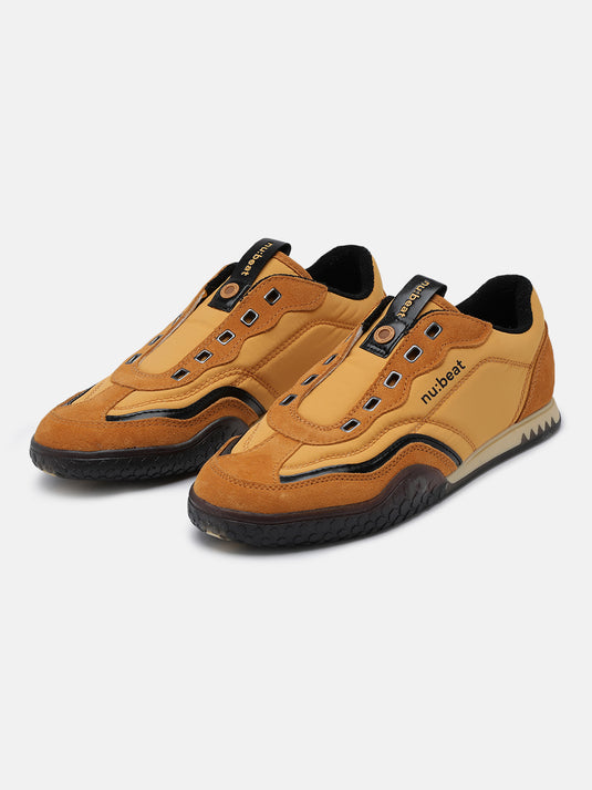 AREA909 Yellow & Black Slip-On Sneakers
